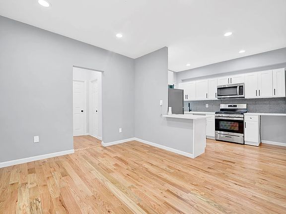 4th image of 495 Schenck Ave