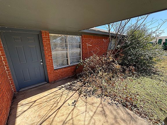 3rd image of 1039 Raleigh Cir