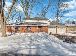 5 Lakewind Dr, Springfield, IL 62703