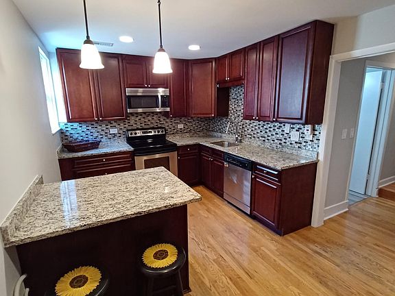 2nd image of 674 W Diversey Pkwy #2
