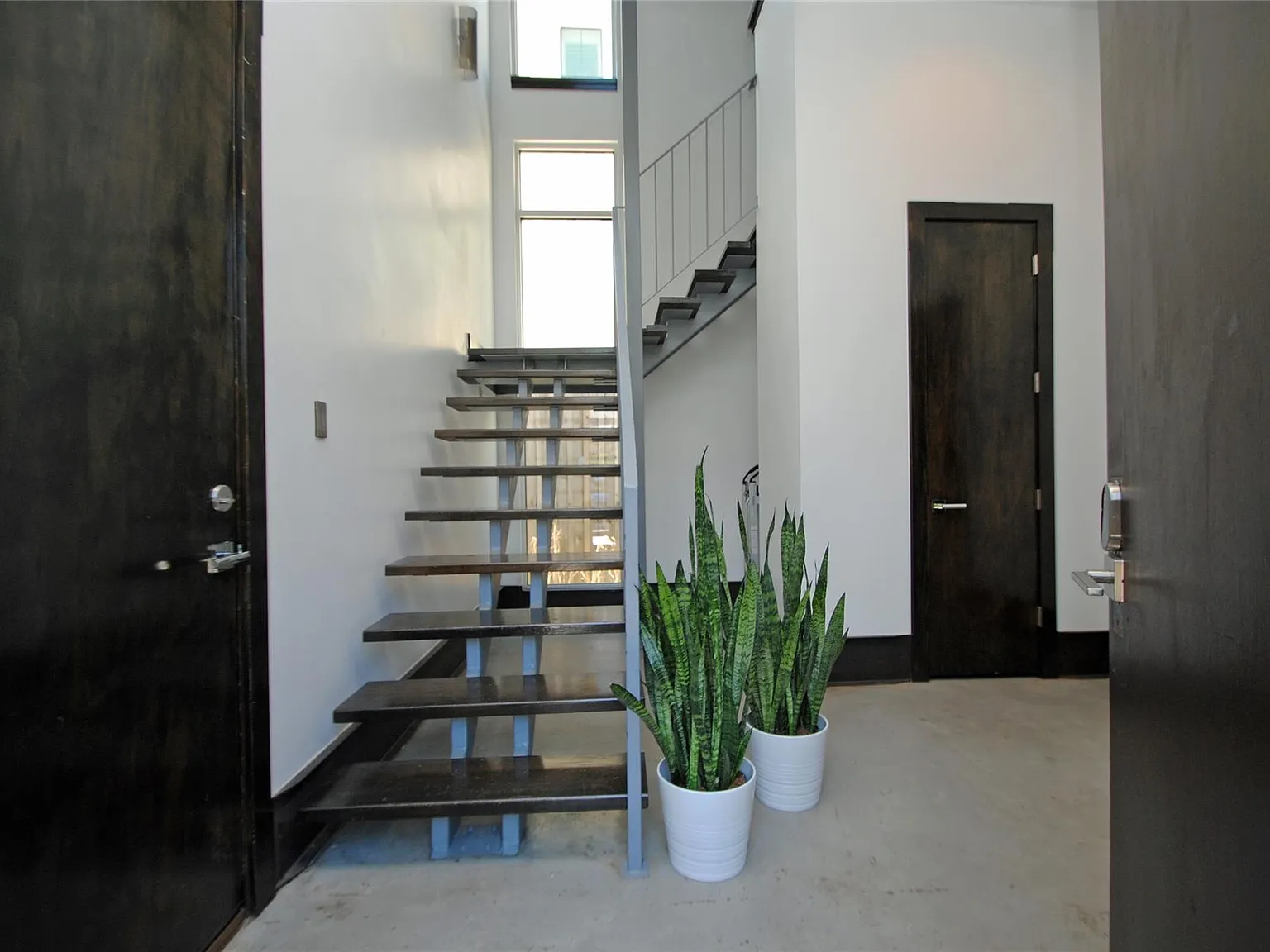 3 bed, 5.0 bath, 3222 sqft, $6,000 — Photo 4
