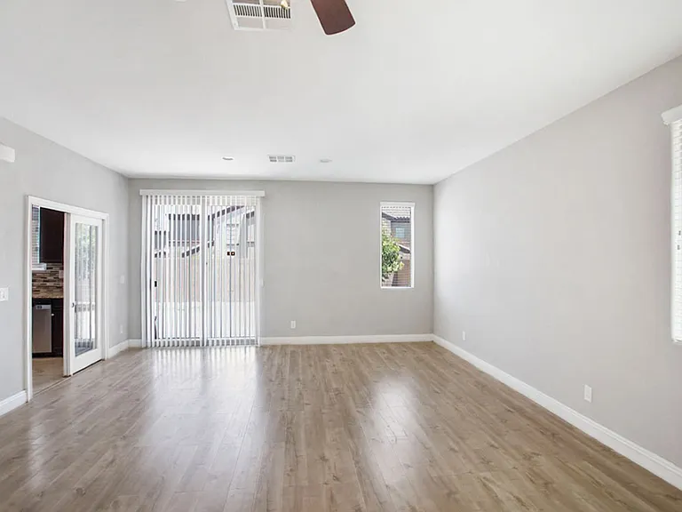 7416 Amesbury St — Photo 10