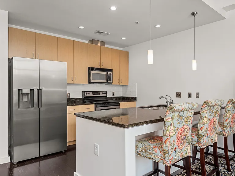 1920 Adelicia St #305 — Photo 7