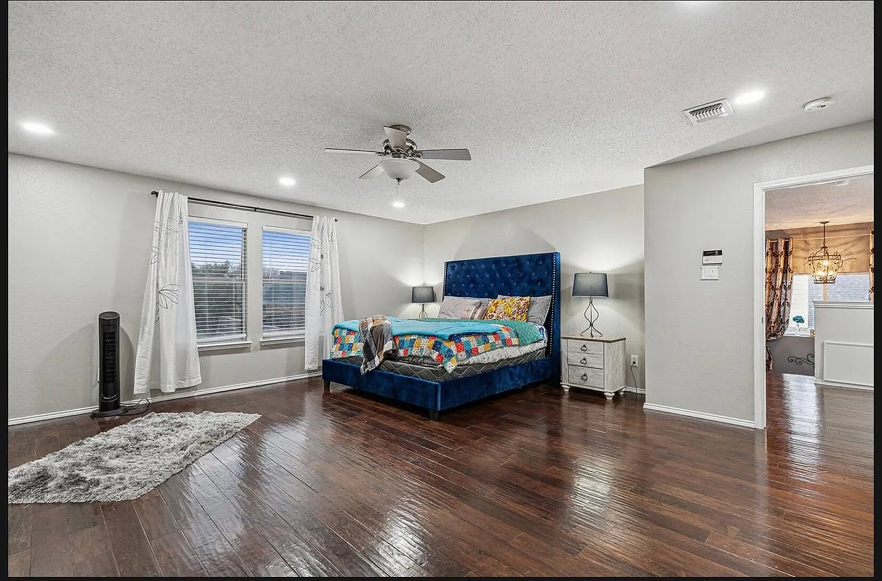 2453 Graystone Dr — Photo 2
