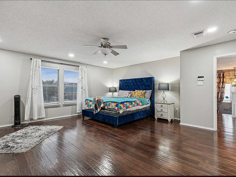 2453 Graystone Dr — Photo 4