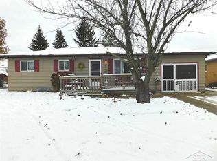 711 Oakview Dr, Saginaw, MI 48604