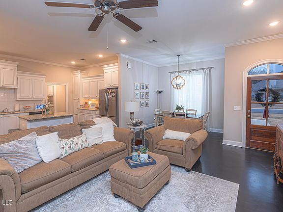 5th image of 256 Chartleigh Cir