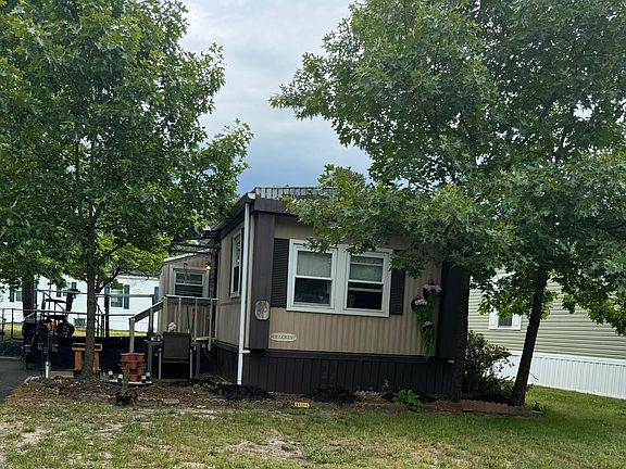 2nd image of 50 Woodchuck Parkway