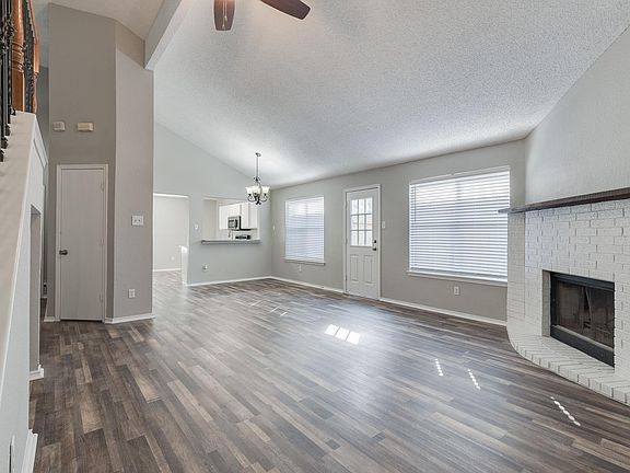 5th image of 424 Blueberry Hill Ln