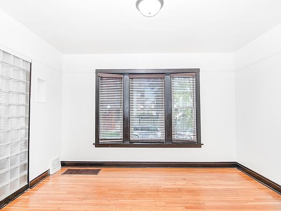 2nd image of 4053 W Cortland St APT 3M