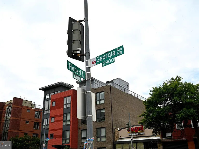 550 Hobart Pl NW #2 — Photo 24