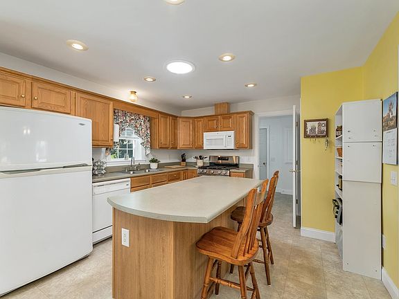 5th image of 63 Sagewood Circle