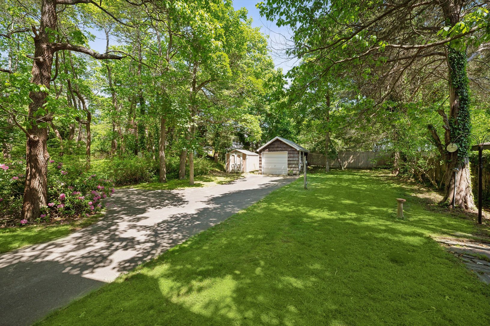  Detached Garage & Shed