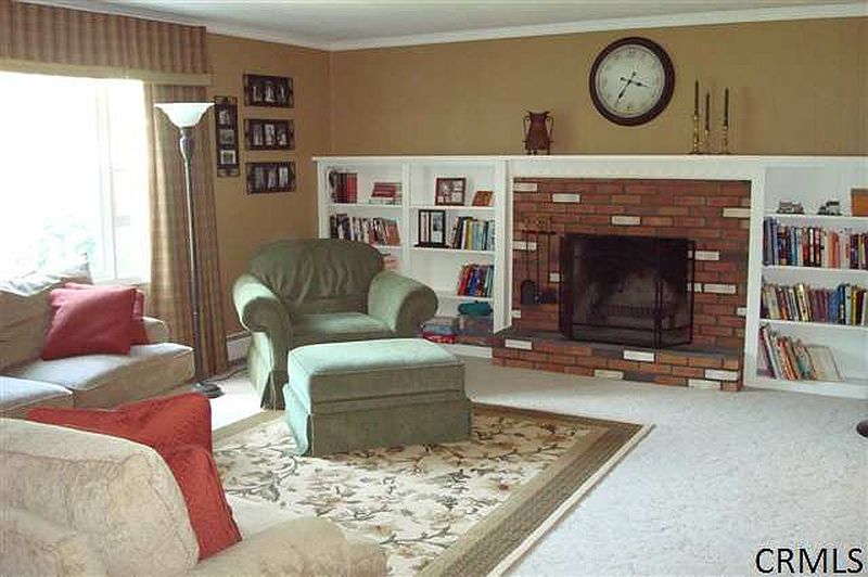 2nd image of 9 MOUNTAIN LAUREL Drive