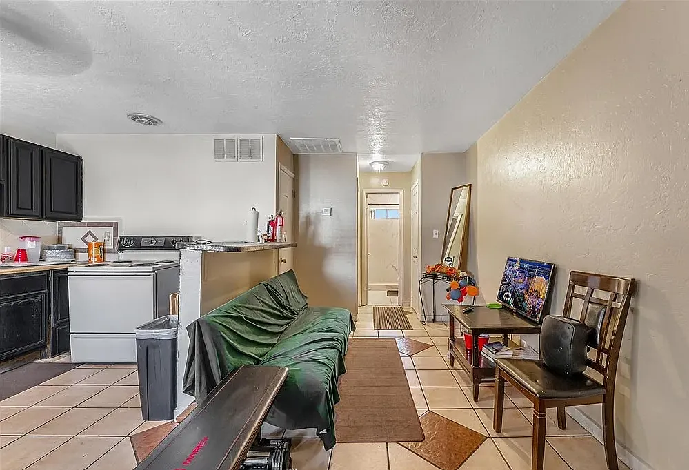 1 bed, 556 sqft, $1,200 — Photo 1