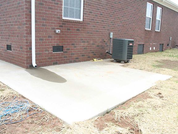 4th image of 717 Village Creek Dr