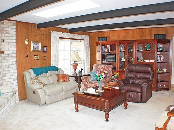 4th image of 2413 Northcrest Dr