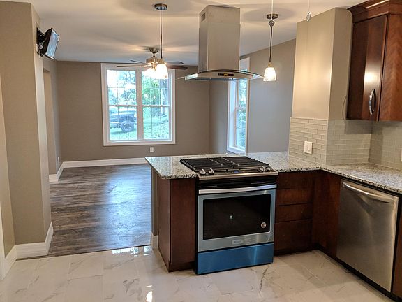 3rd image of 138 Colonial Dr