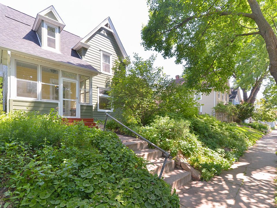 1st image of 153 Winifred St W