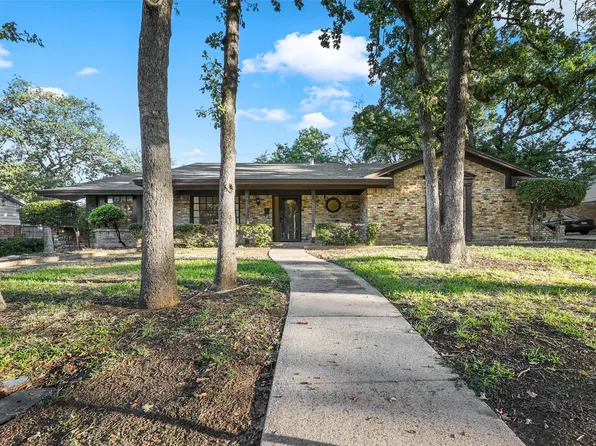 808 Mountain Ter, Hurst, TX 76053