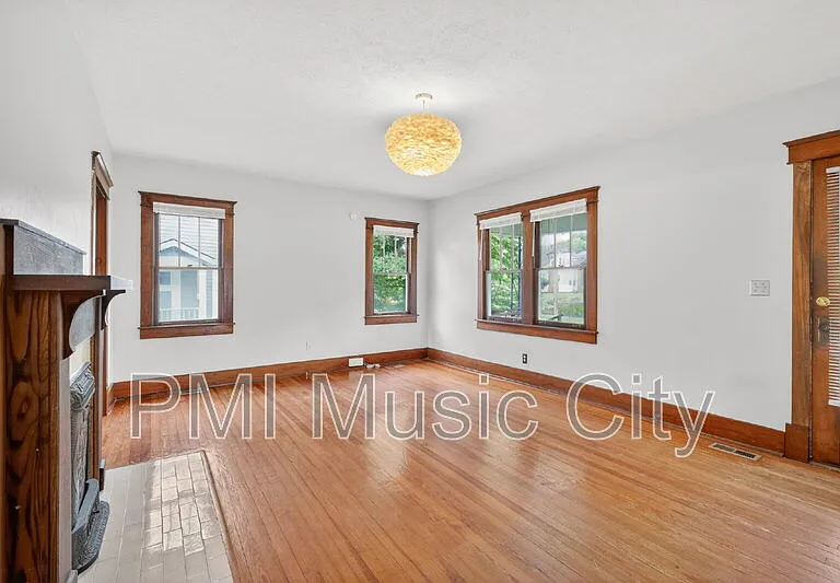 1609 Shelby Ave — Photo 26