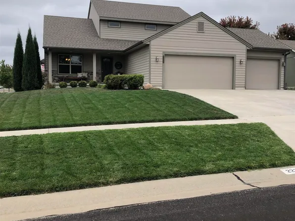2235 SE Spruce Ct, Topeka, KS 66605