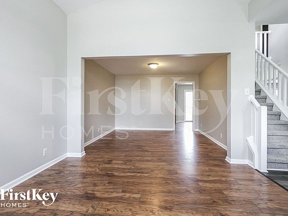 3rd image of 10705 Creekside Woods Dr