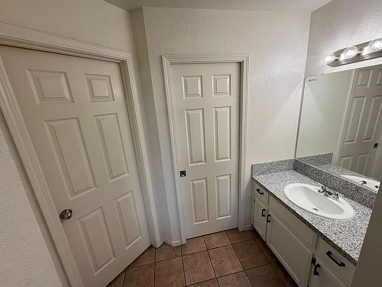 1905 S Grapewood St — Photo 14