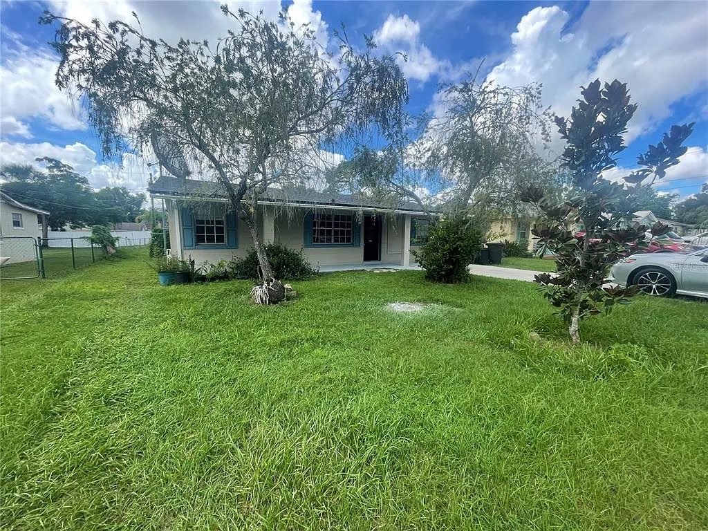 3 bed, 1.0 bath, 1016 sqft, $1,700 — Photo 2