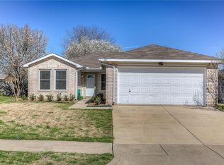 907 Cortez Dr, Arlington, TX 76001