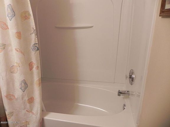3rd image of 613 Briar Way Ln