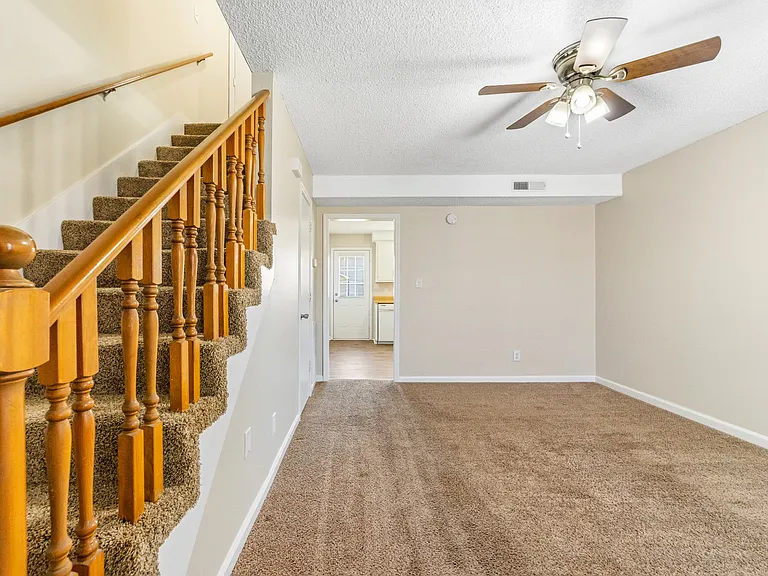 277 Northridge Dr #8 — Photo 2