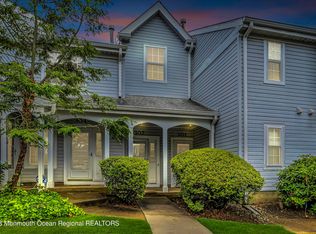 302 Tulip Ln, Freehold, NJ 07728