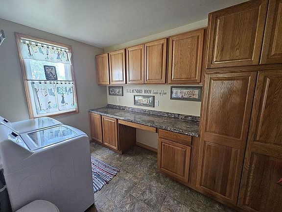 3rd image of 154 Lintner Rd