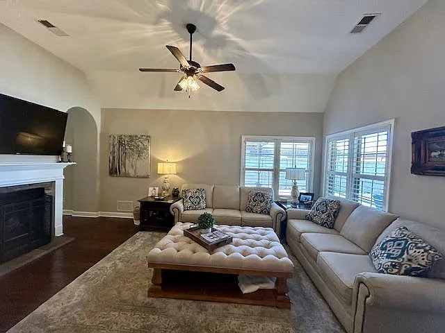 10394 Twisting Pine Ln — Photo 3