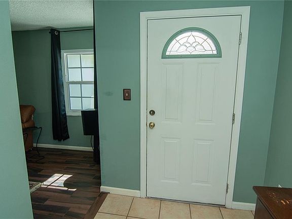 3rd image of 407 Crystal Ave