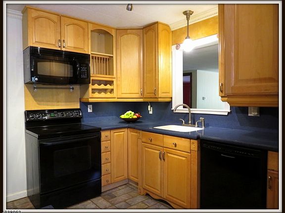 5th image of 938 Cedar Dr