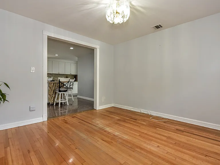 32-12 Raphael St — Photo 3