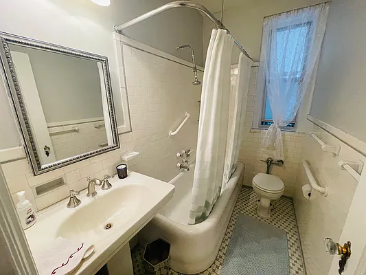 Rented by Compass | media 42