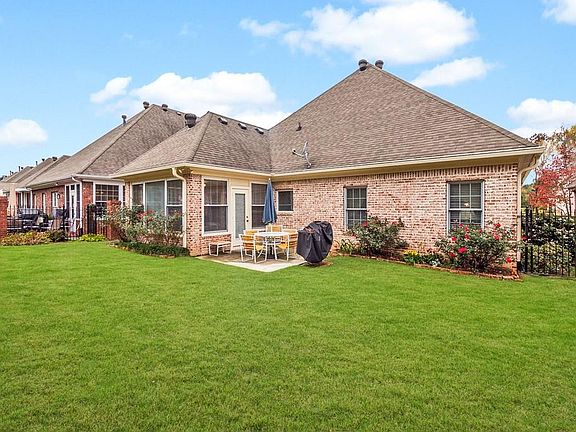 3rd image of 2060 Woodberry Run Dr