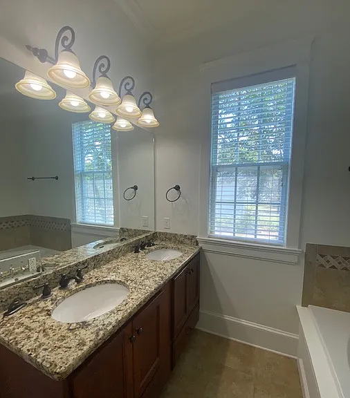 233 Torrington Blvd — Photo 12