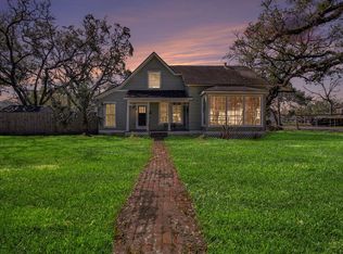 315 W Blum St, Alvin, TX 77511