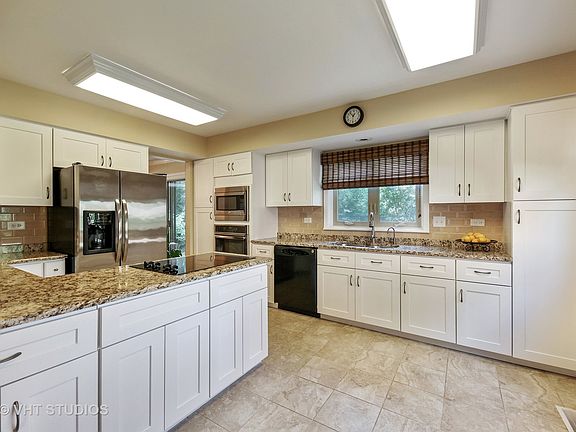 5th image of 660 Ballantrae Dr APT A