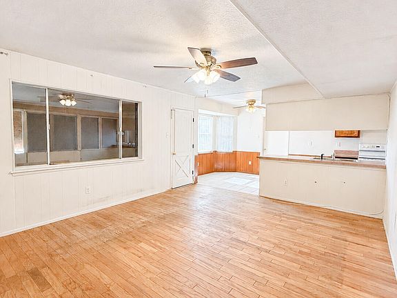 3rd image of 9868 Minuteman St