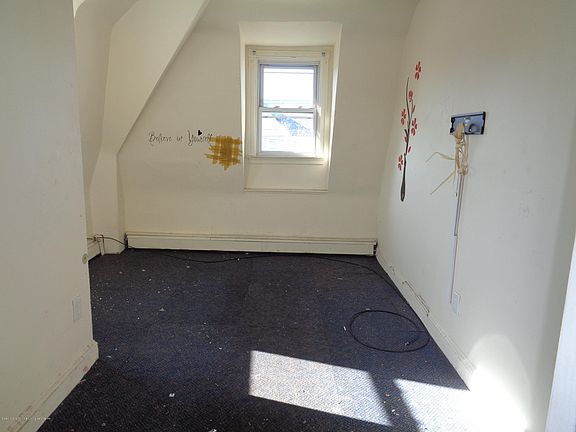 3rd image of 359 Clove Rd