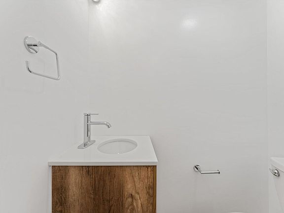 5th image of 2820 Tennis Club Dr APT 205