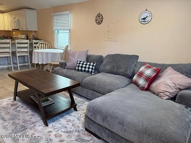 2 bed, 720 sqft, $2,400 — Photo 3