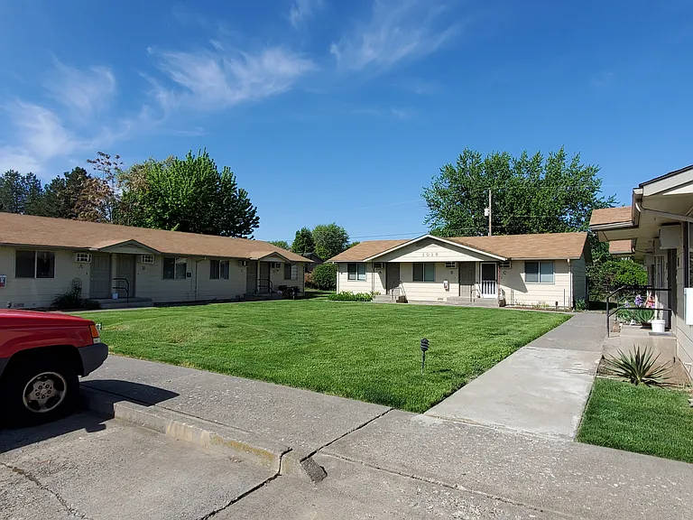 1010 SW Puff Ln #D — Photo 1
