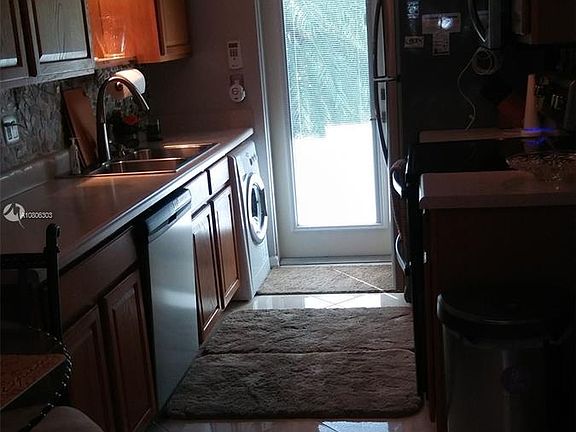 5th image of 2344 NE 12th St APT A
