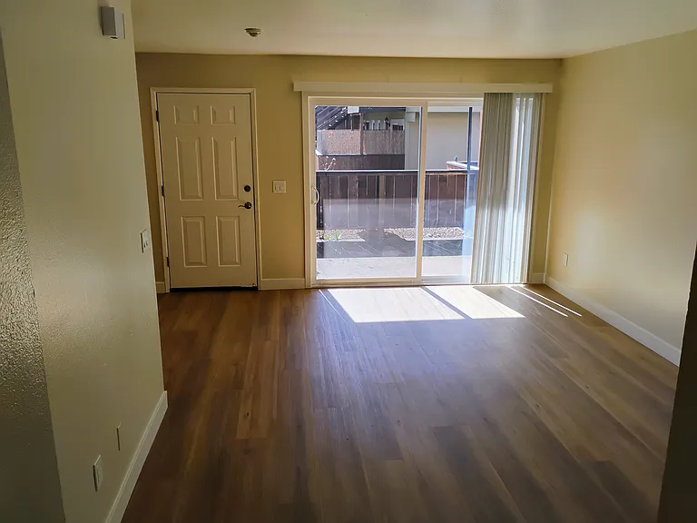 Pine Wild Apartments — Photo 13
